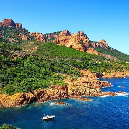 Village Cap Esterel, Piscine, * Сен-Рафаэль